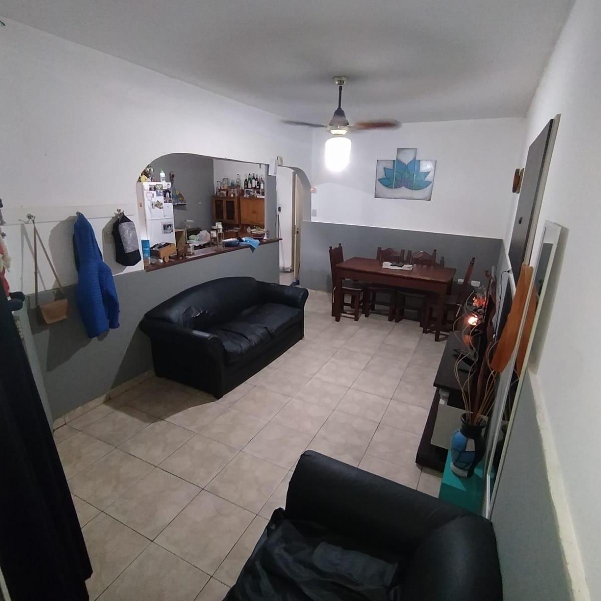 Vendo Casa con Departamentos en San Vicente 1