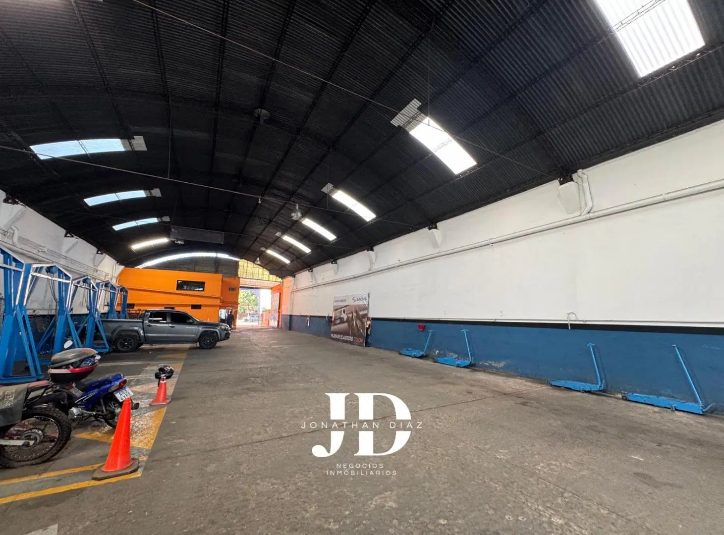 Venta Local con Galpon comercial 5