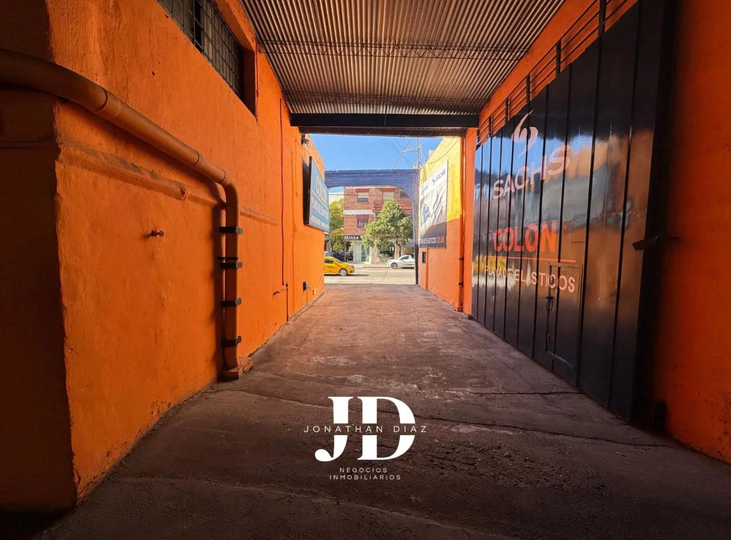 Venta Local con Galpon comercial 3