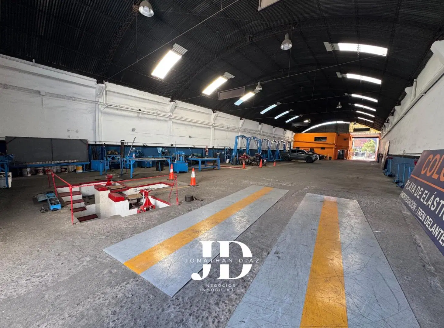 Venta Local con Galpon comercial 1