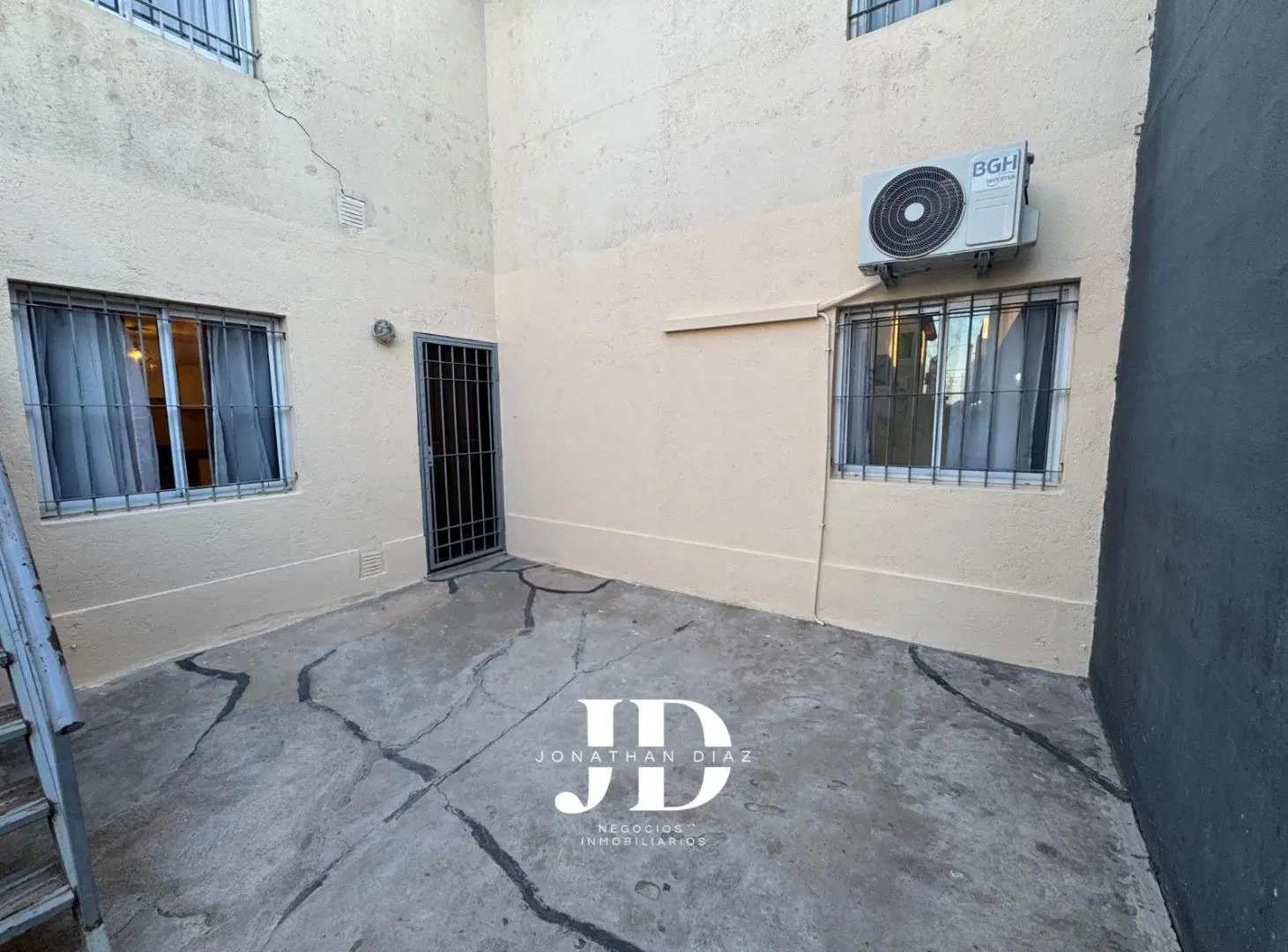 ALQUILO DEPARTAMENTO CON PATIO - SAN MARTIN 3