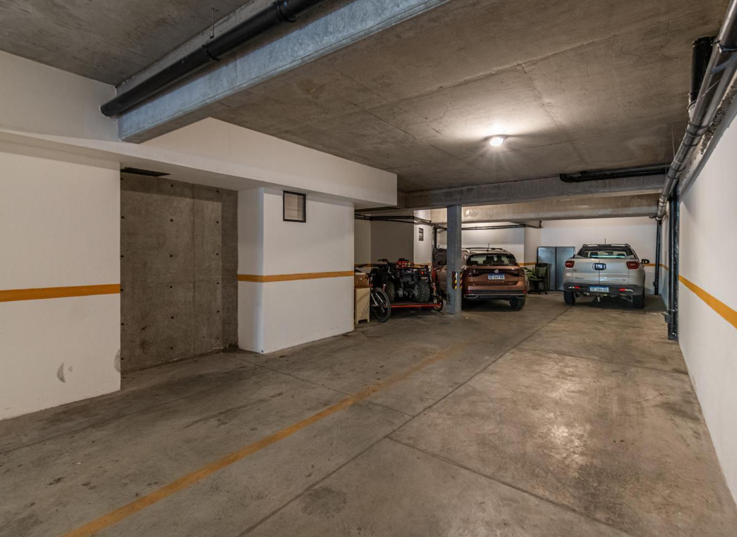 Dúplex 4 ambientes con piscina y jardín