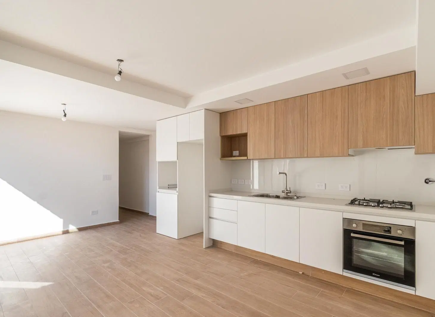 3 Ambientes con Terraza / 2 baños-uno en suite-/ A estrenar con posesión inmediata 2