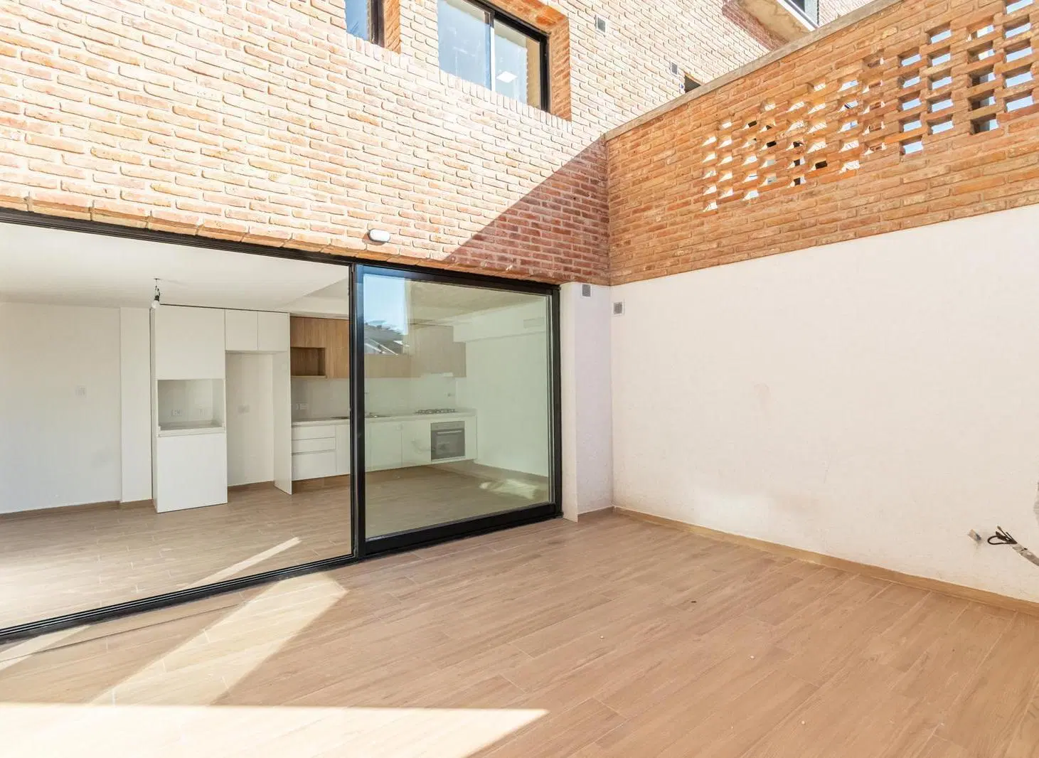 3 Ambientes con Terraza / 2 baños-uno en suite-/ A estrenar con posesión inmediata 8