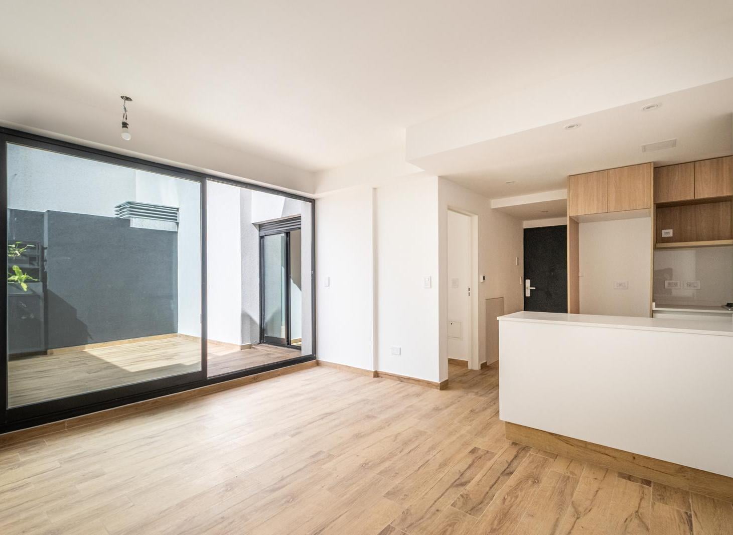 Foto de 2 Ambientes con Patio/ Departamento/ A estrenar con posesión inmediata, imagen 1