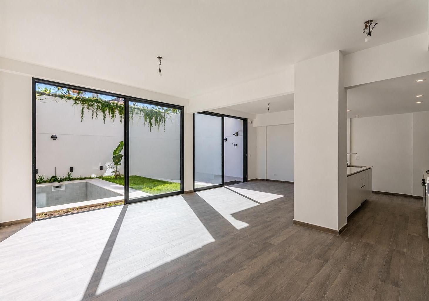 Foto de Departamento 4 ambientes con piscina jardín y cochera, imagen 3