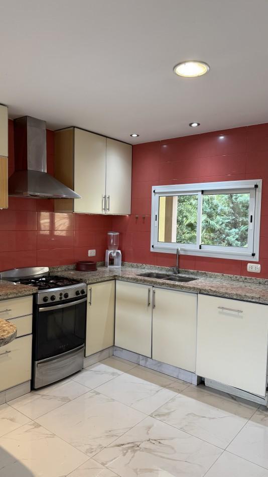 Foto de CASA 4 DORMITORIOS BARRIO CERRADO PLAZA PERU, imagen 4