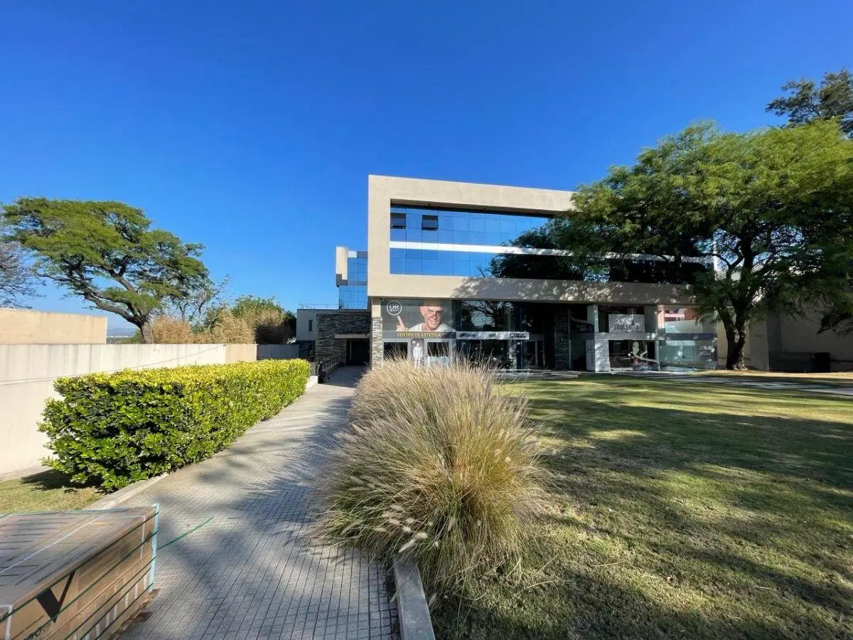 VENTA OFICINA ZONA NORTE 1