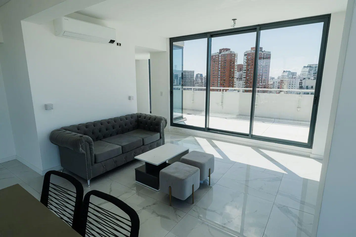 EVOQUE BELGRANO TRIPLEX 4 AMBIENTES CON DEPENDENCIA Y TERRAZA A ESTRENAR 5