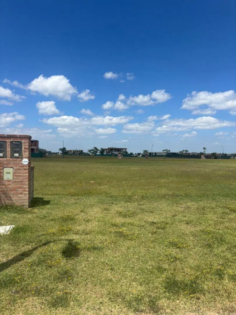 Venta lote Puertos del lago- Barrio Amarras. 3