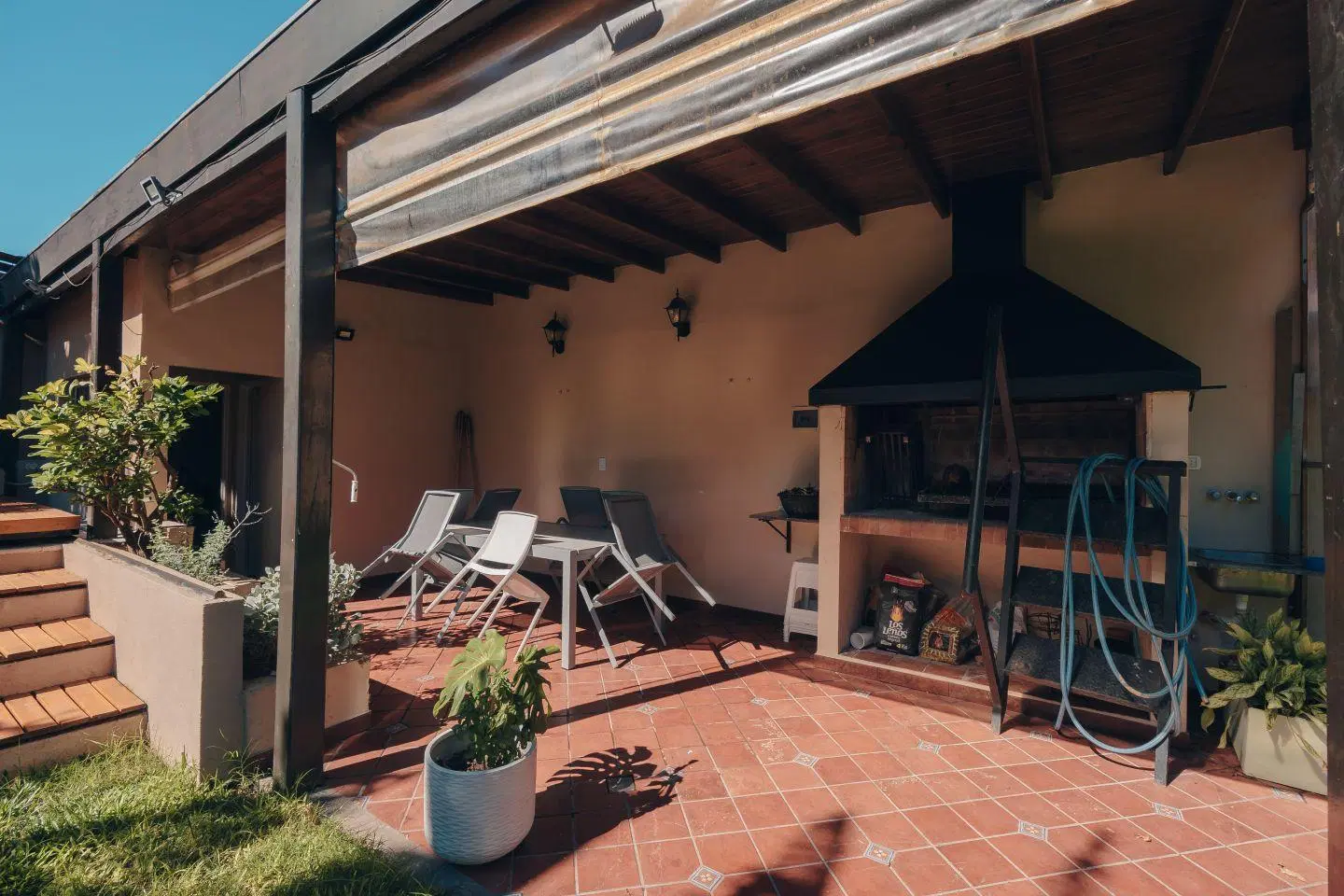 CASA EN VENTA CON JARDIN EN SAN ISIDRO 5