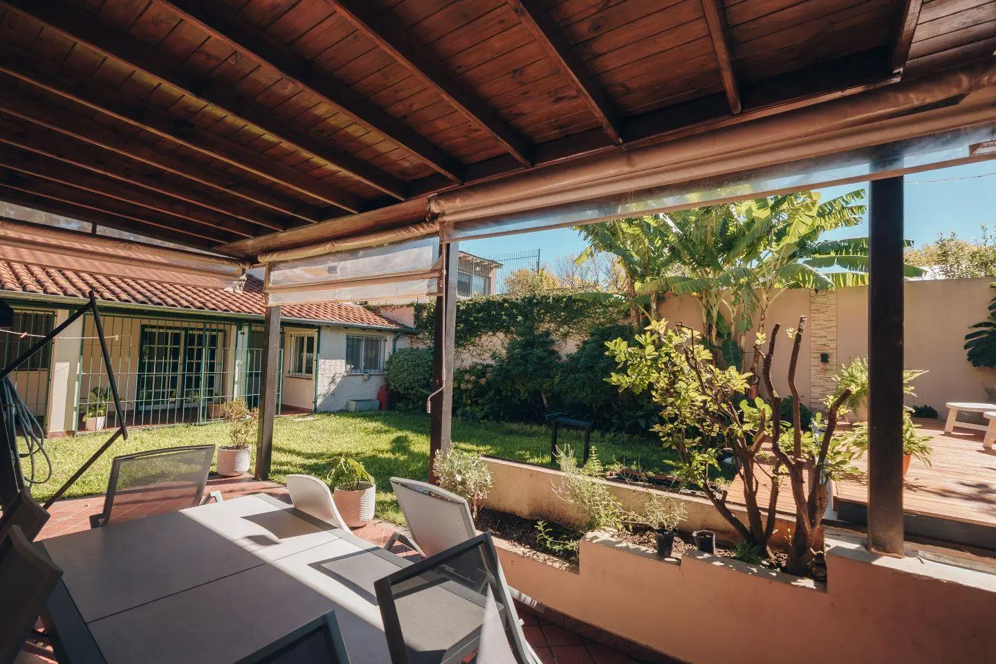 CASA EN VENTA CON JARDIN EN SAN ISIDRO 2