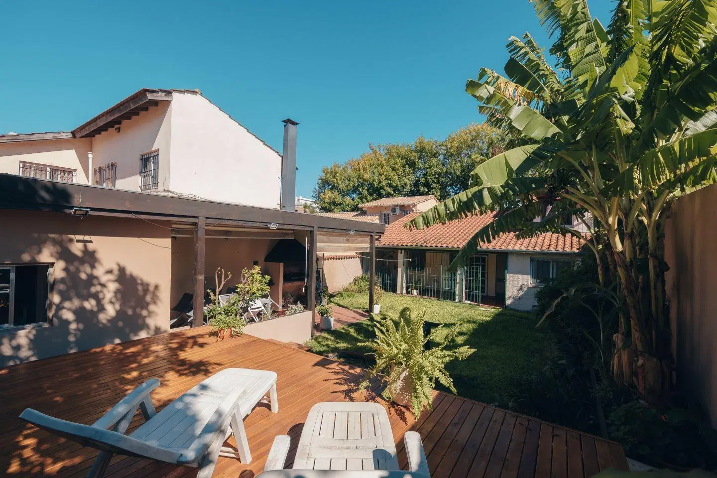 CASA EN VENTA CON JARDIN EN SAN ISIDRO 3
