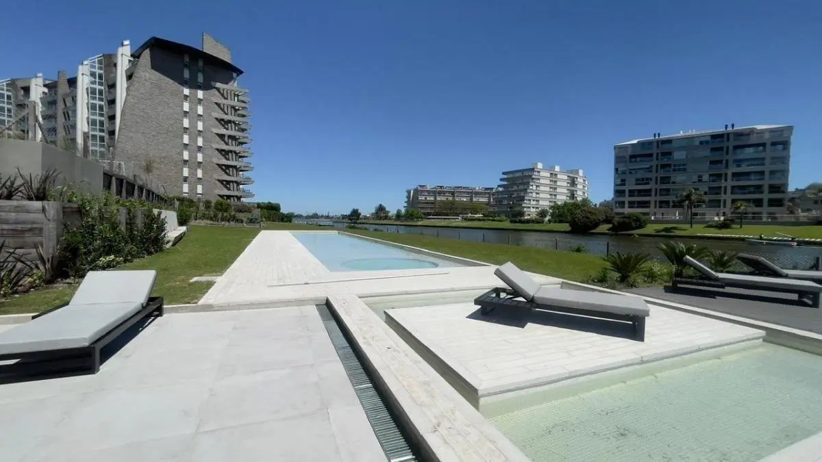 DEPARTAMENTO EN VENTA TRES AMBIENTES EN NORDELTA CON JARDIN Y PILETA PROPIA 1