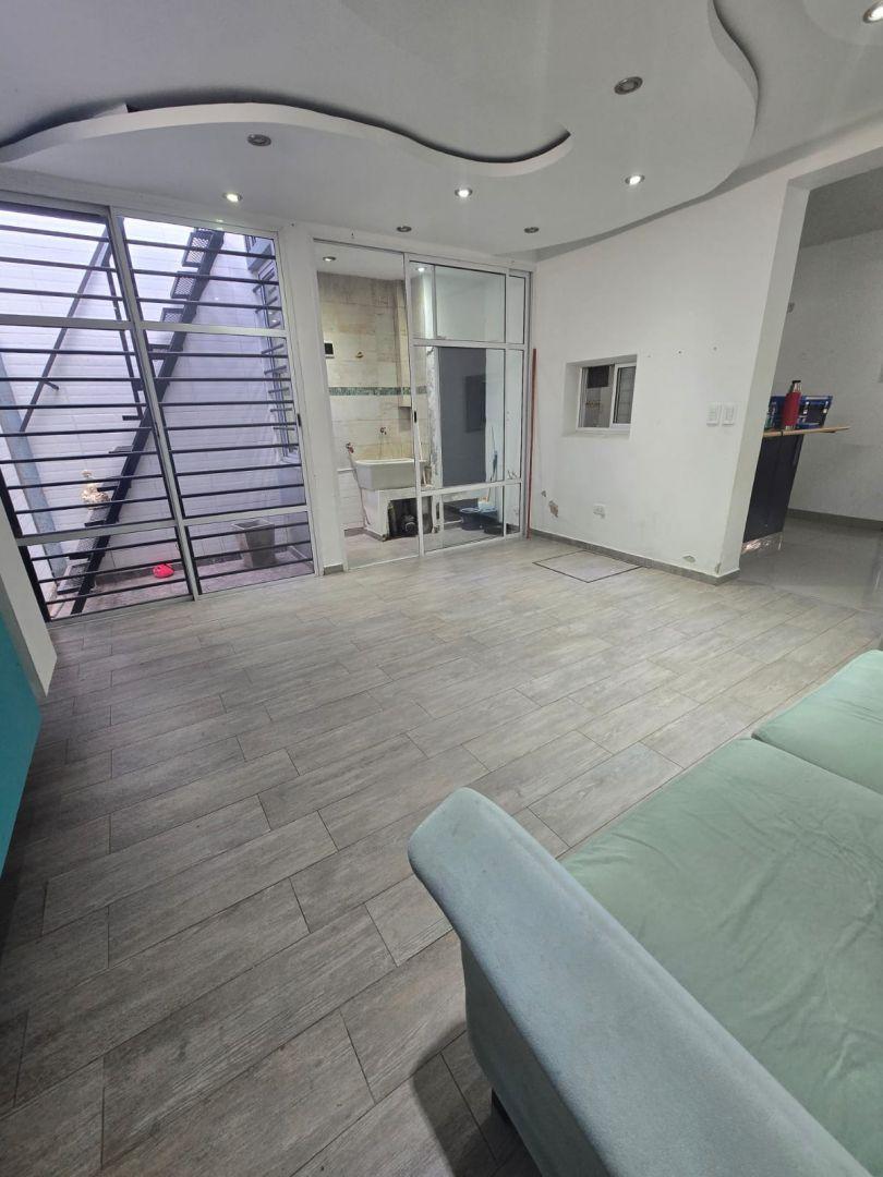 Foto de Venta casa Ezpeleta, Quilmes, 4 ambientes en dos plantas con cochera y, imagen 3