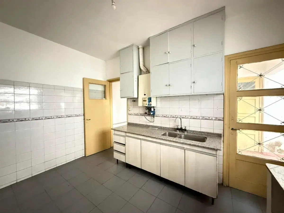 Casa Ideal desarrollo - Centro. Se escucha oferta. Bv Guzmán 5