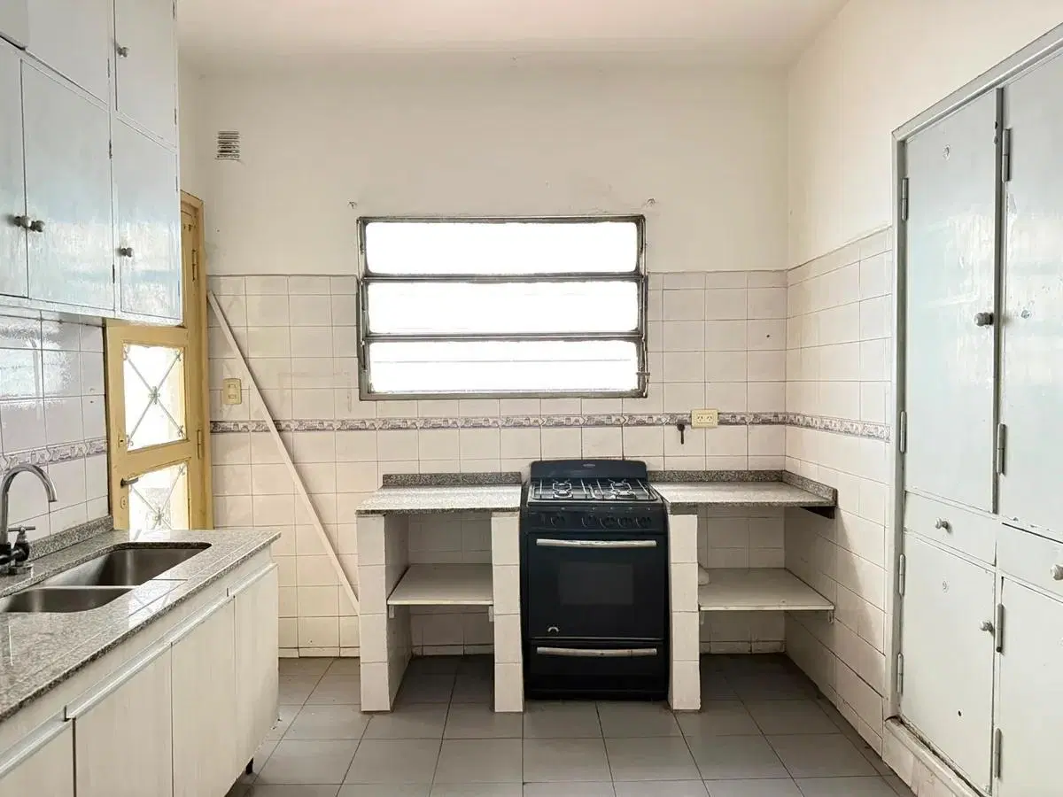 Casa Ideal desarrollo - Centro. Se escucha oferta. Bv Guzmán 8