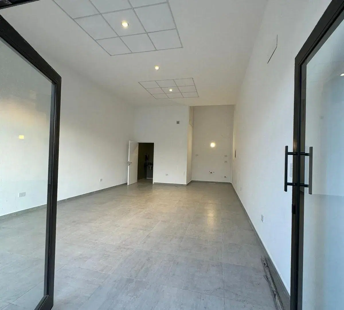 Local comercial en Manantiales 2 3