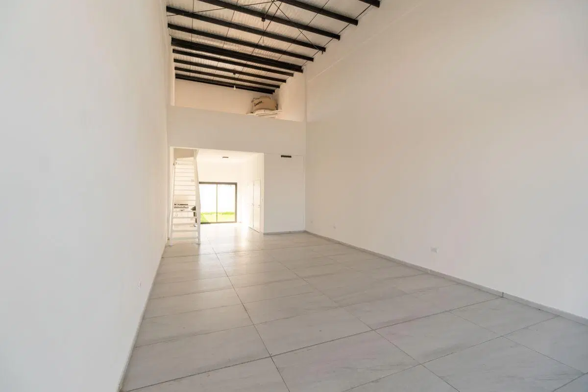 Alquiler Local comercial en Docta - 100 m2 3