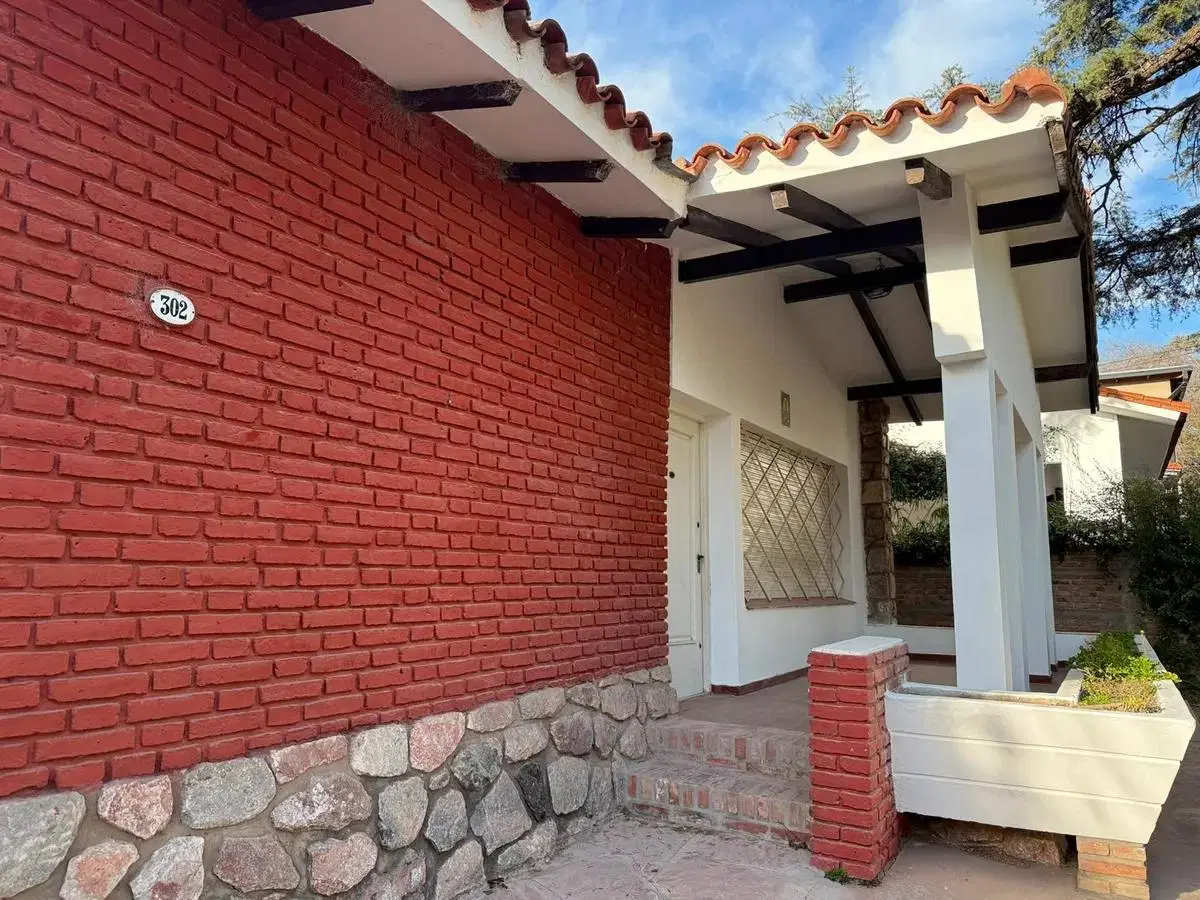 Casa en venta Carlos Paz. Terreno de 900 m2. Escritura 2