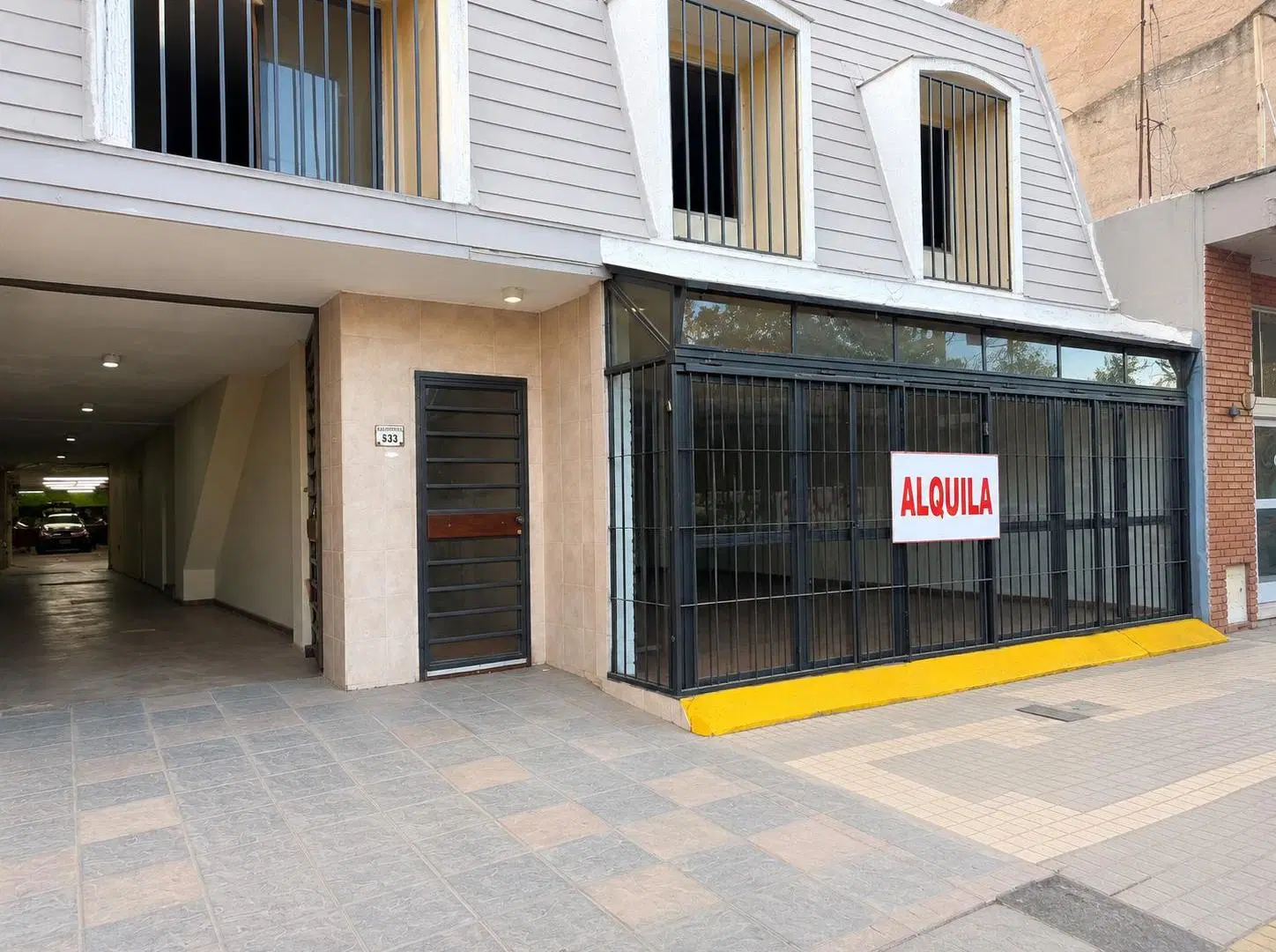 Local Comercial - Excelente ubicación ! Oportunidad ! 2