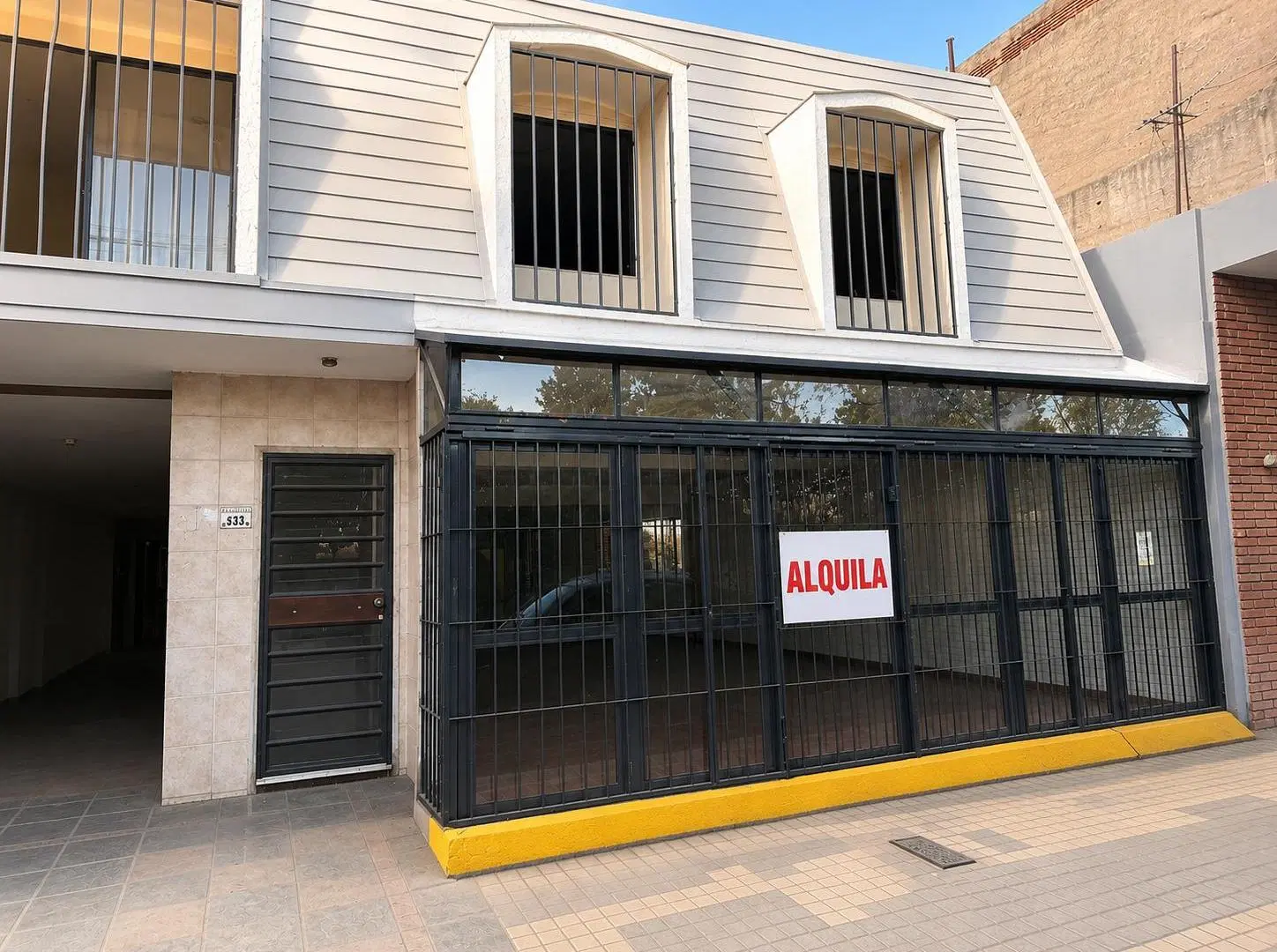 Local Comercial - Excelente ubicación ! Oportunidad ! 1