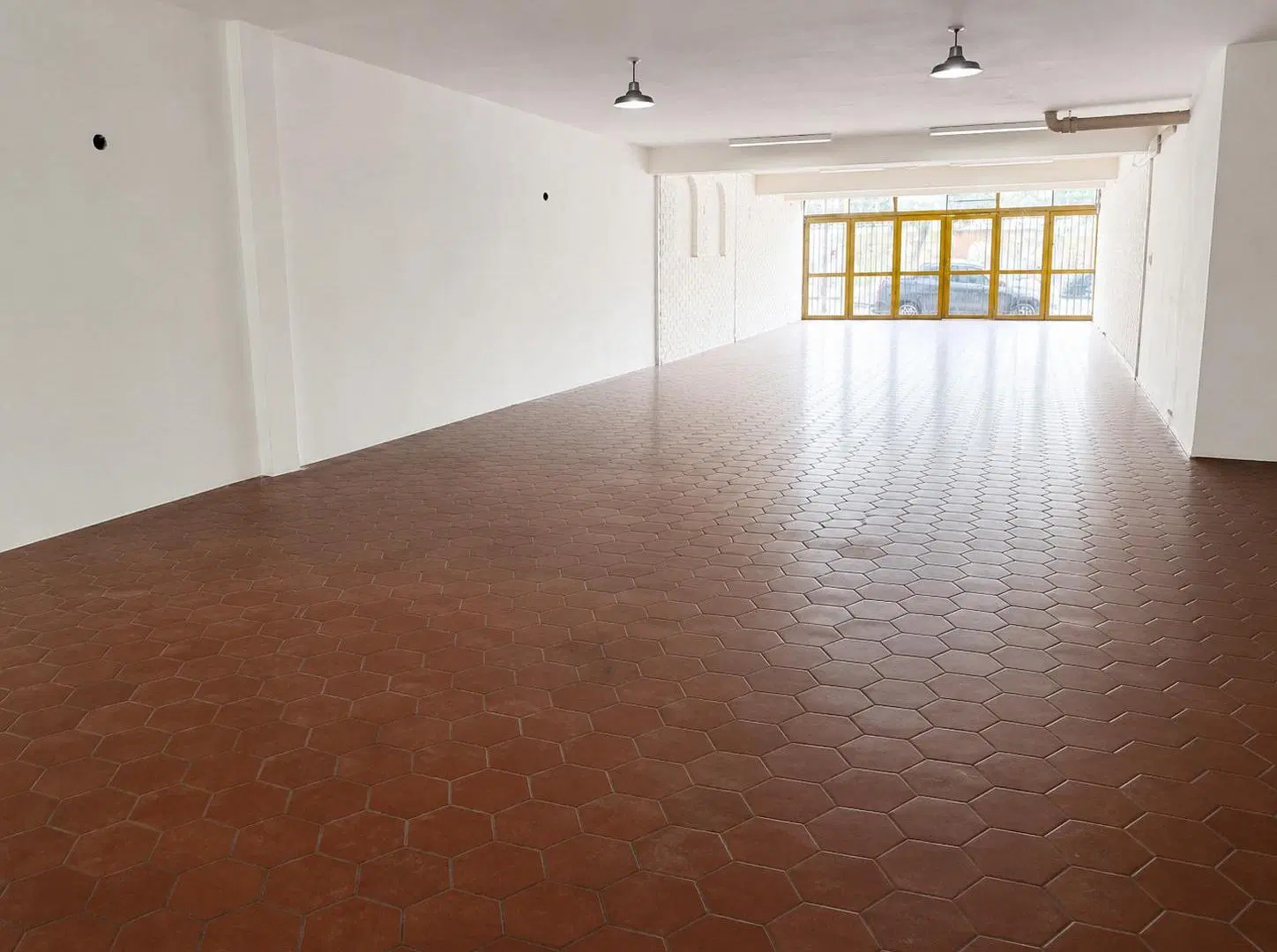Local Comercial - Excelente ubicación ! Oportunidad ! 3