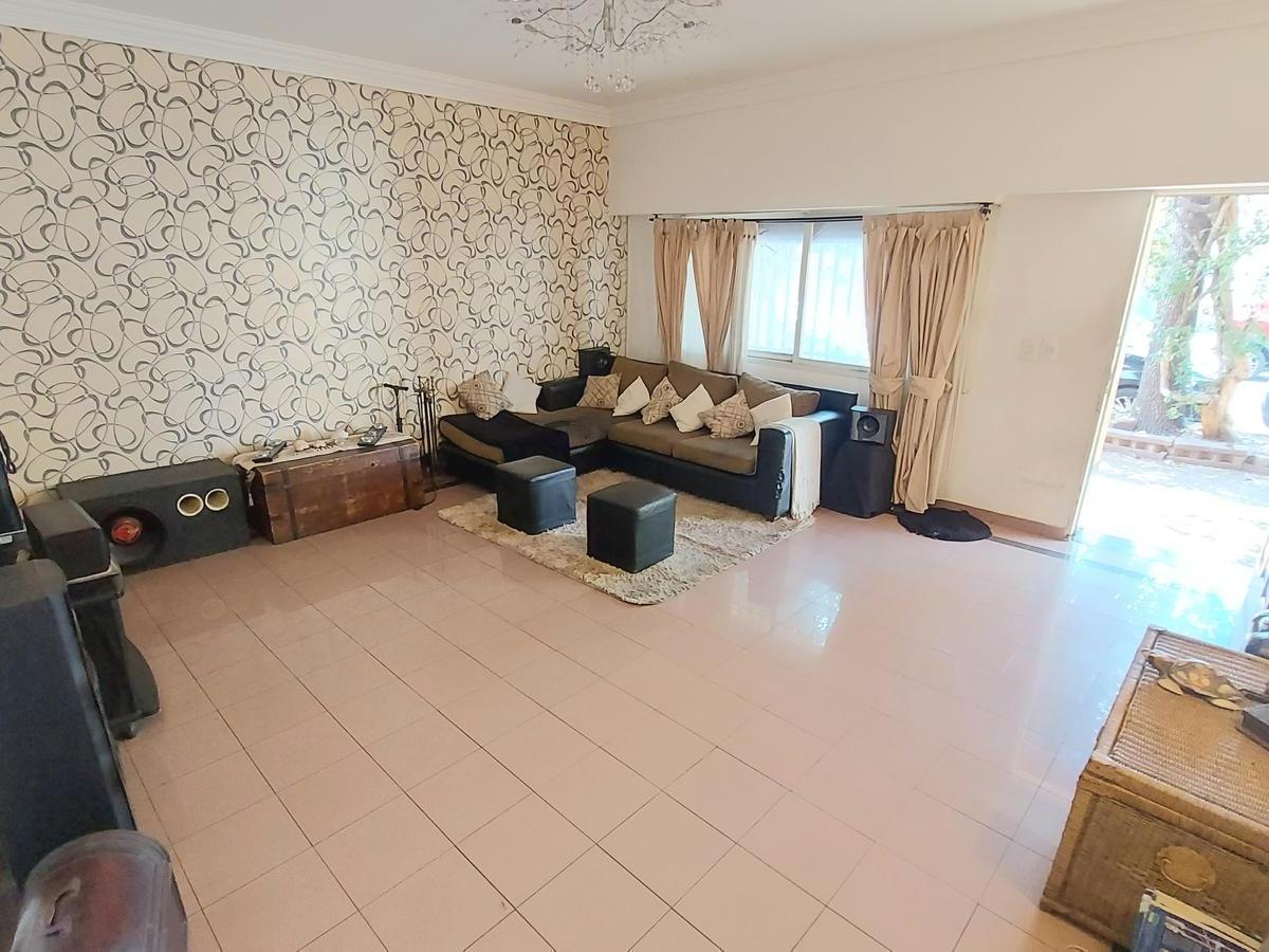 Casa en Venta de 4 Ambientes con Quincho, Pileta y Cochera en Villa Devoto 3
