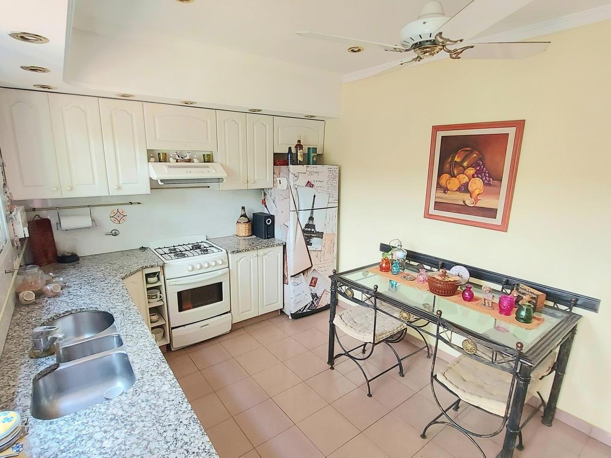 Casa en Venta de 4 Ambientes con Quincho, Pileta y Cochera en Villa Devoto 5