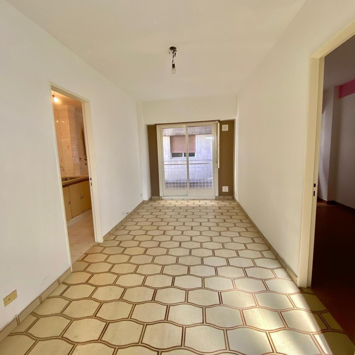 Venta Departamento 2 Ambientes Apto Profesional, Sobre Av Jonte en Monte Castro 1