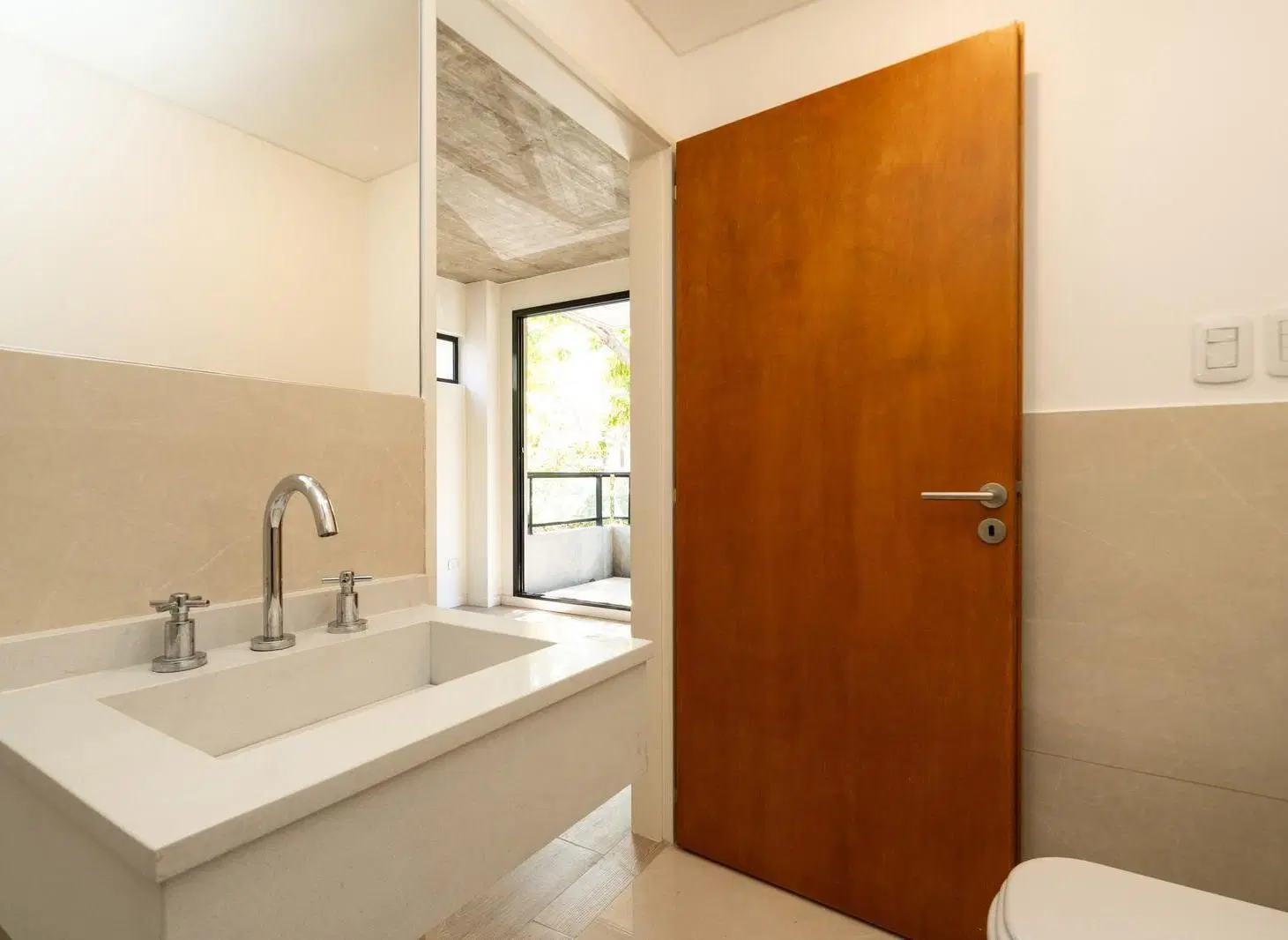 VENTA EN POZO, DEPARTAMENTO 2 AMBIENTES   ESCRITORIO, BALCON, PARRILLA Y TERRAZA PRIVADA EN COGHLAN 3