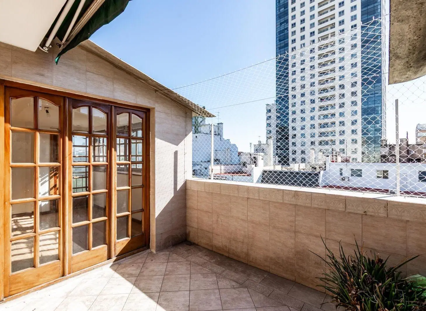 VENTA DEPARTAMENTO 3 AMBIENTES CON DEPENDENCIA, BALCON AL FRENTE Y PALIER PRIVADO EN RECOLETA 4
