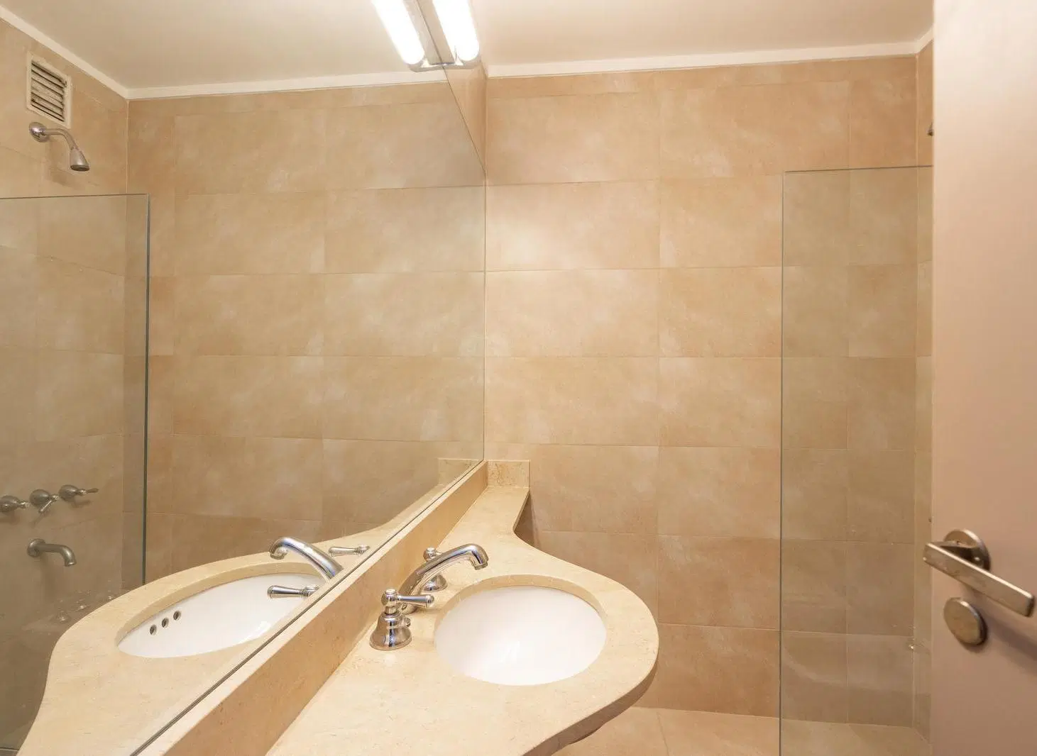 VENTA DEPARTAMENTO 2 AMBIENTES RECICLADO AL FRENTE CON BALCON  EN RECOLETA - APTO CREDITO 5
