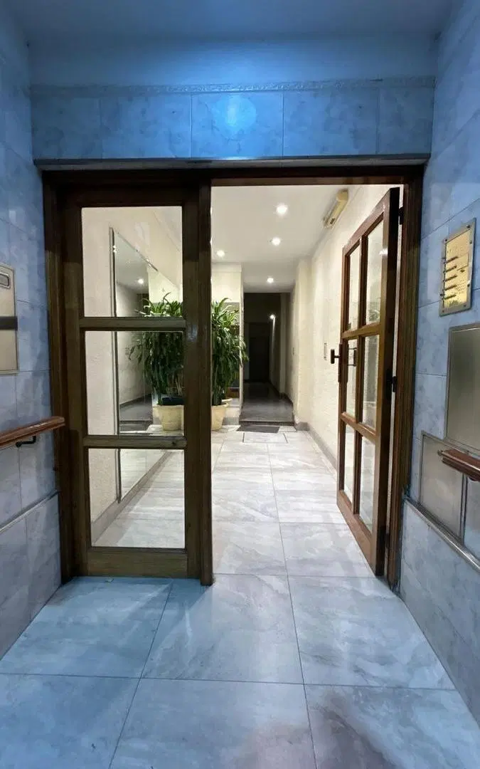 Departamento 2 ambientes con patio semicubierto refaccionado a estrenar 5