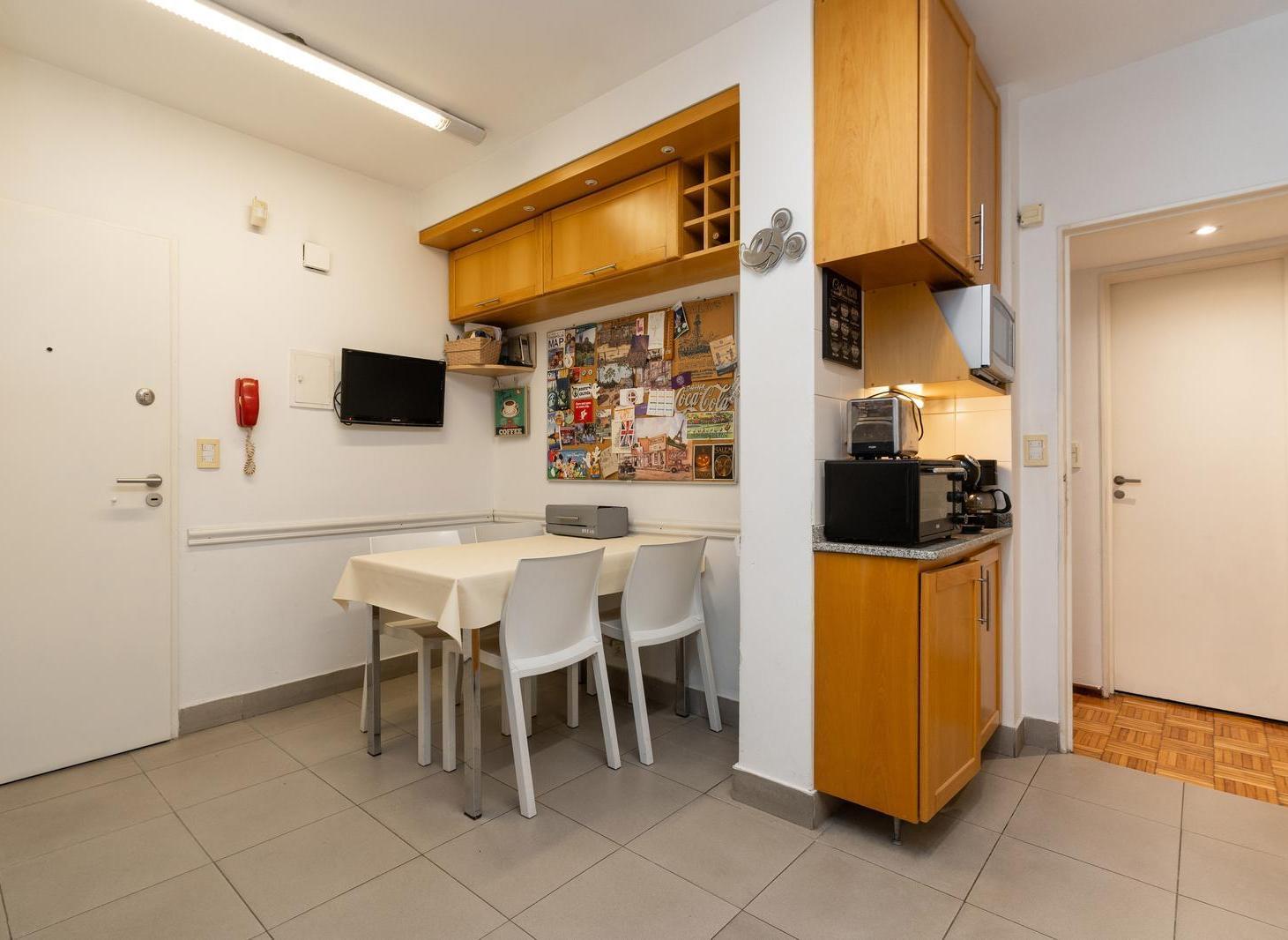 VENTA DEPARTAMENTO 4 AMBIENTES CON COCHERA FIJA CUBIERTA, APTO CREDITO, EN PALERMO