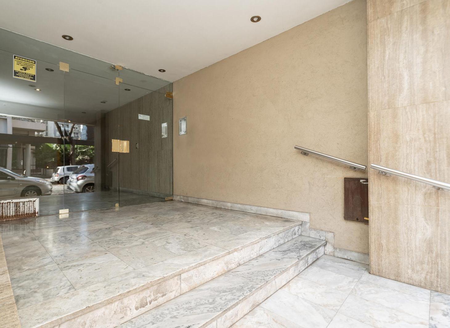 VENTA DEPARTAMENTO 4 AMBIENTES CON COCHERA FIJA CUBIERTA, APTO CREDITO, EN PALERMO