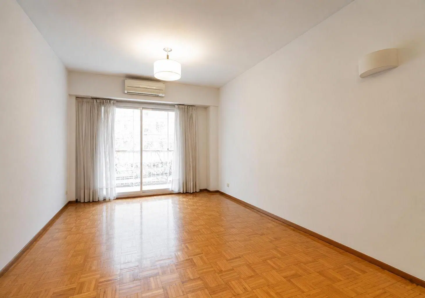 VENTA DEPARTAMENTO 4 AMBIENTES CON COCHERA FIJA CUBIERTA, APTO CREDITO, EN PALERMO 2