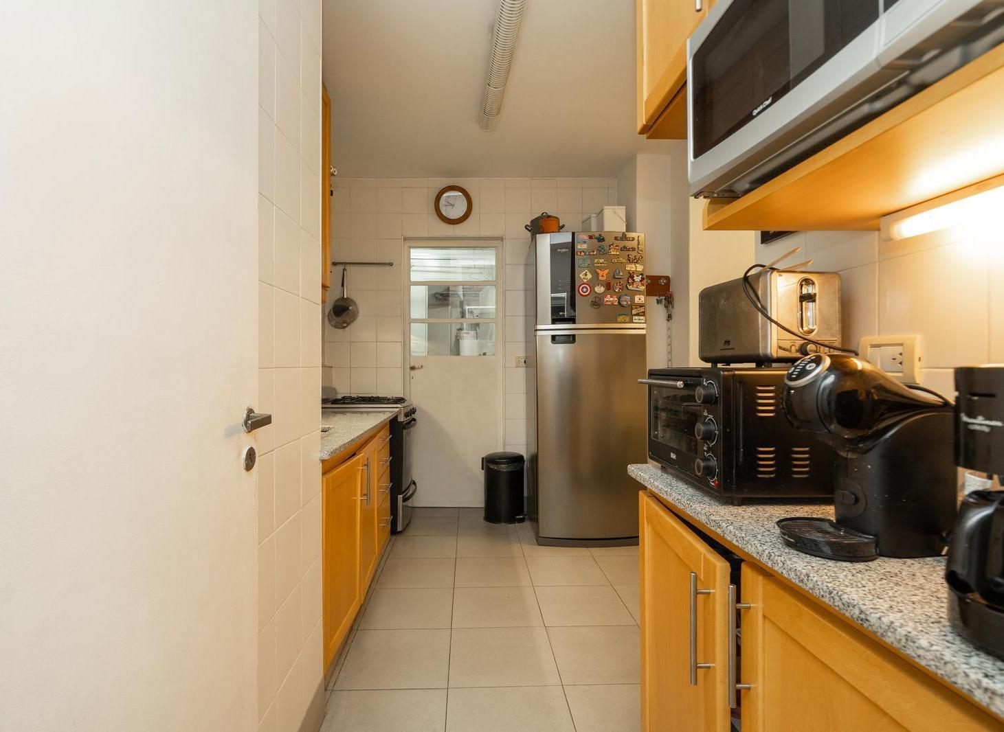 VENTA DEPARTAMENTO 4 AMBIENTES CON COCHERA FIJA CUBIERTA, APTO CREDITO, EN PALERMO