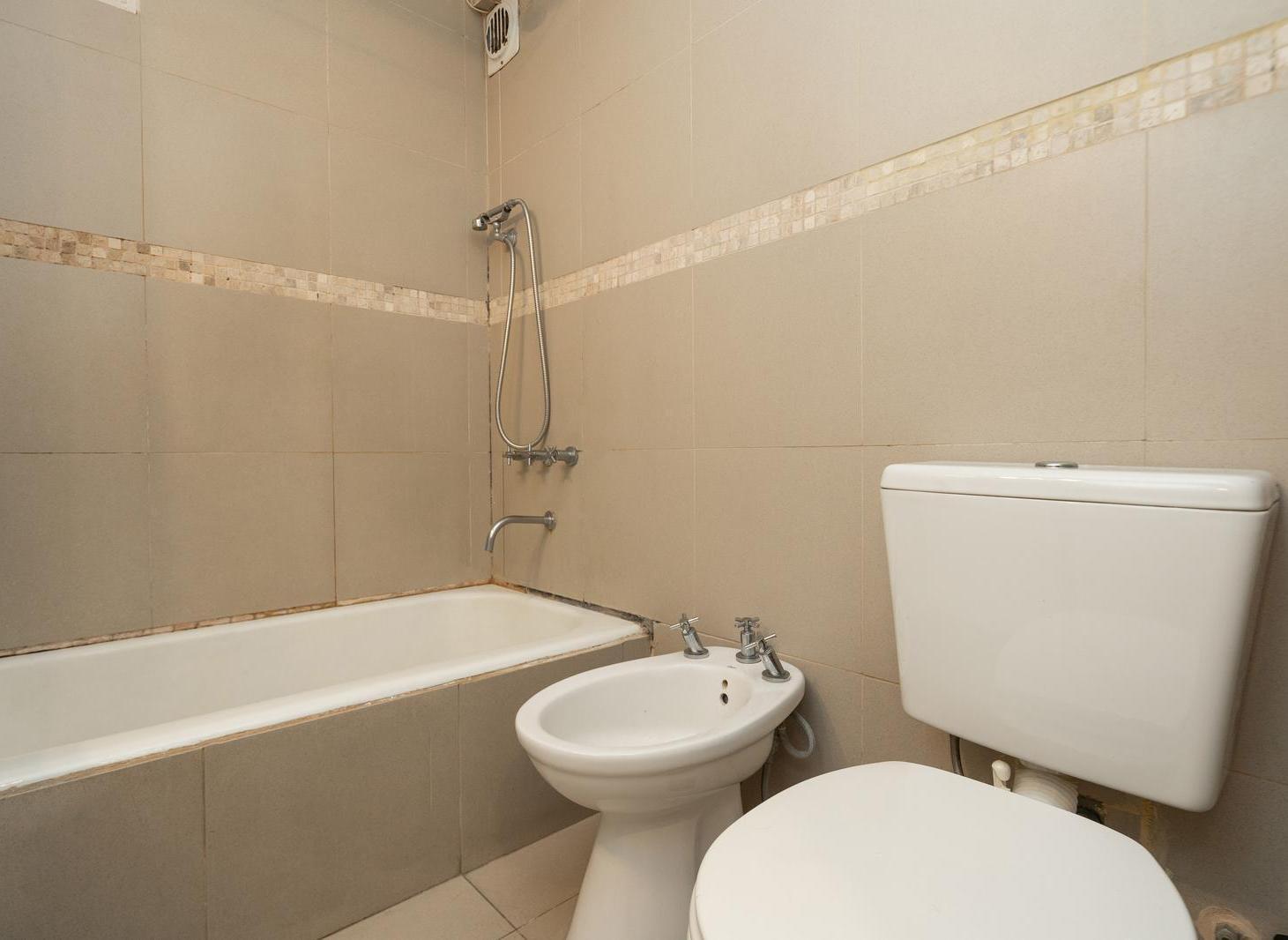 VENTA DEPARTAMENTO 4 AMBIENTES CON COCHERA FIJA CUBIERTA, APTO CREDITO, EN PALERMO