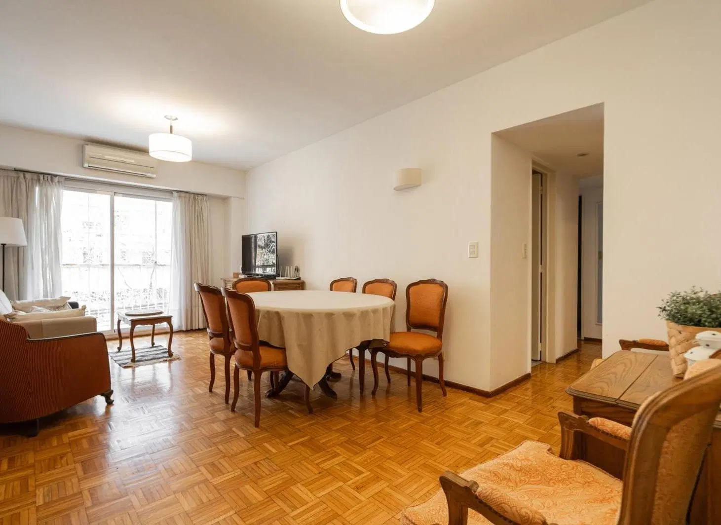 VENTA DEPARTAMENTO 4 AMBIENTES CON COCHERA FIJA CUBIERTA, APTO CREDITO, EN PALERMO 5