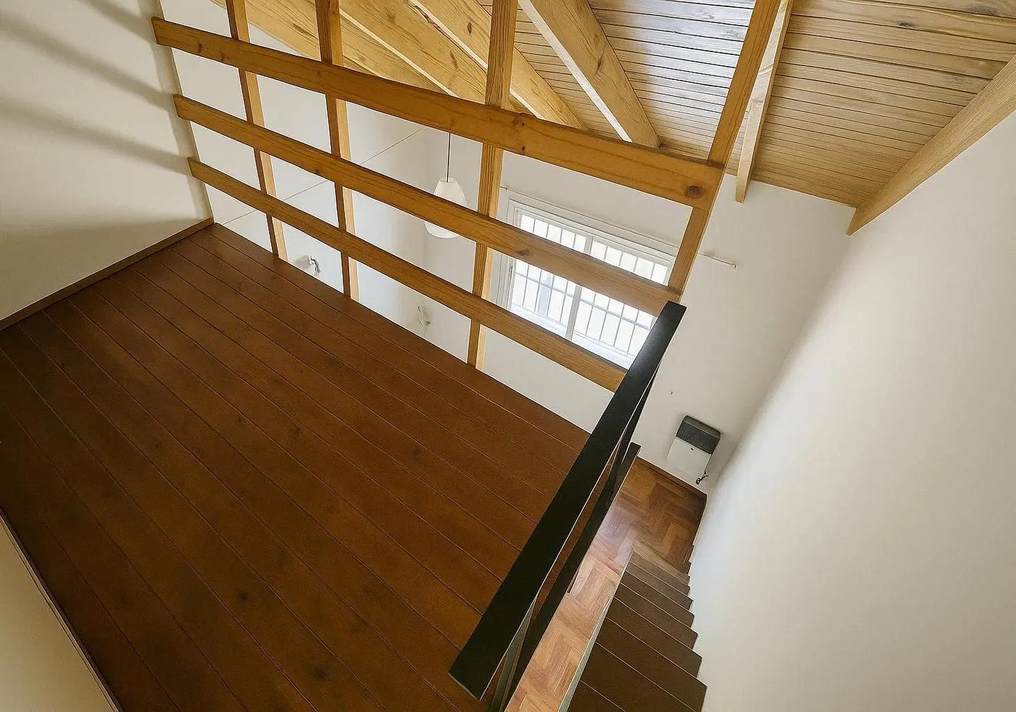 Venta casa en Triplex de 4 Ambientes con altillo,  Cochera y Patio en Aldo Bonzi 5