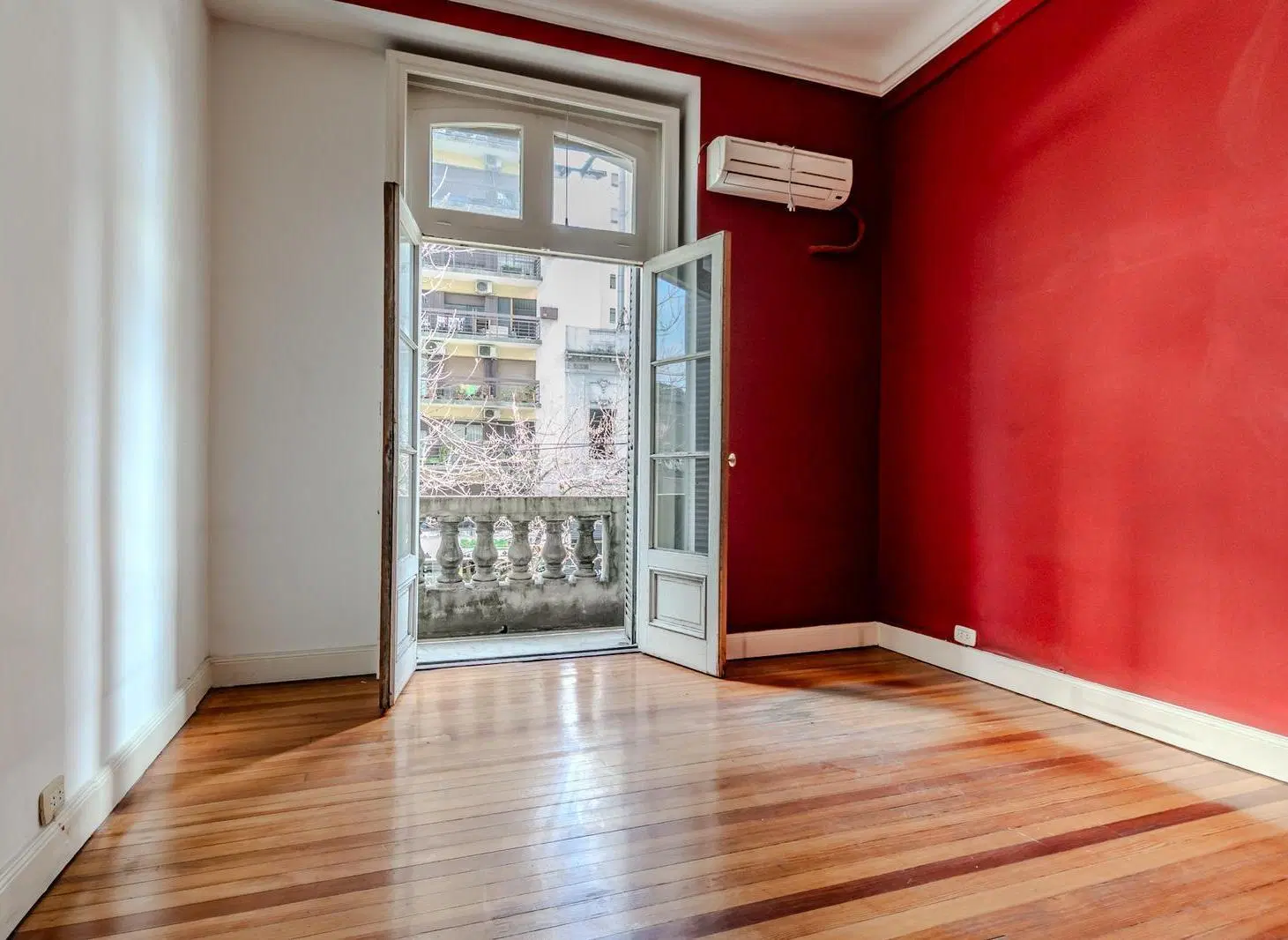 Venta Departamento 4 Ambientes Balcón corrido al frente Reciclado a nuevo Once/Balvanera 5