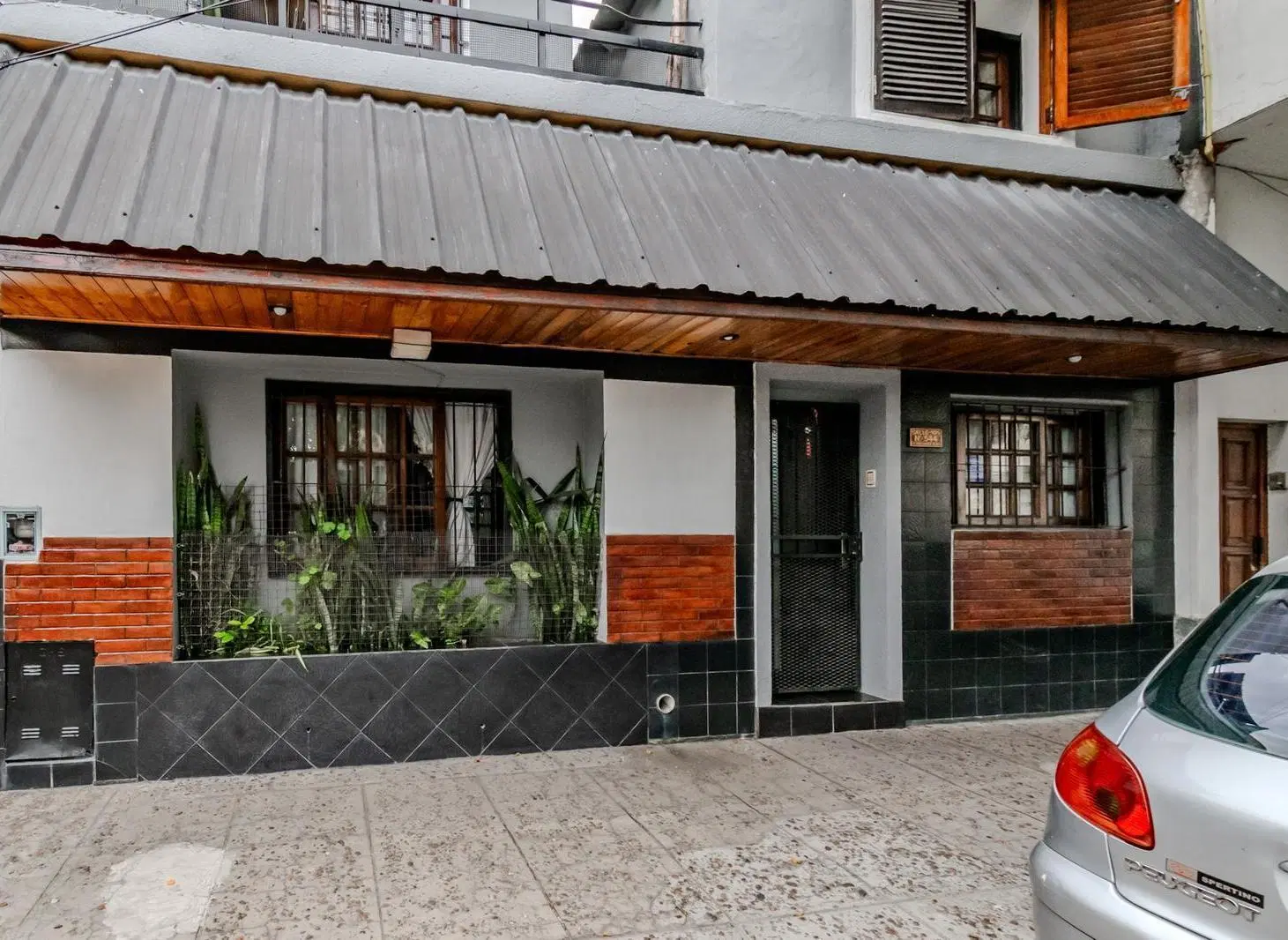 VENTA PH TIPO CASA DE 5 AMBIENTES EN VILLA LYNCH 8