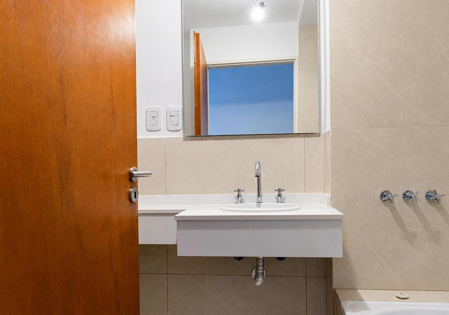 Foto de VENTA DEPARTAMENTO 2 AMBIENTES, ESCRITORIO Y CON BALCON EN CONSTRUCCION EN COGHLAN, imagen 1