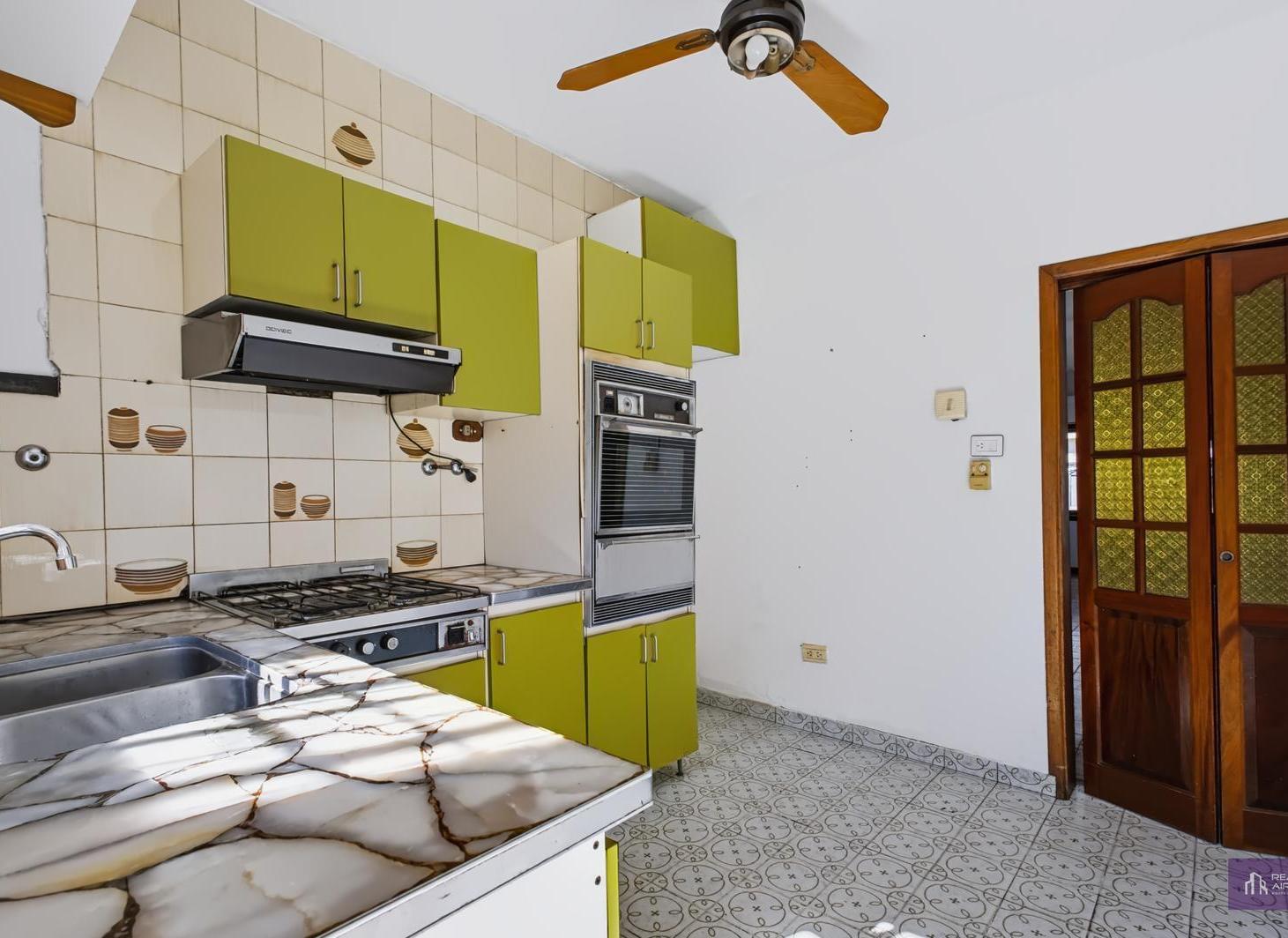 Foto de VENTA CASA 3 AMBIENTES con GARAGE, PARQUE y AMPLIO LOTE / VILLA LA, imagen 5