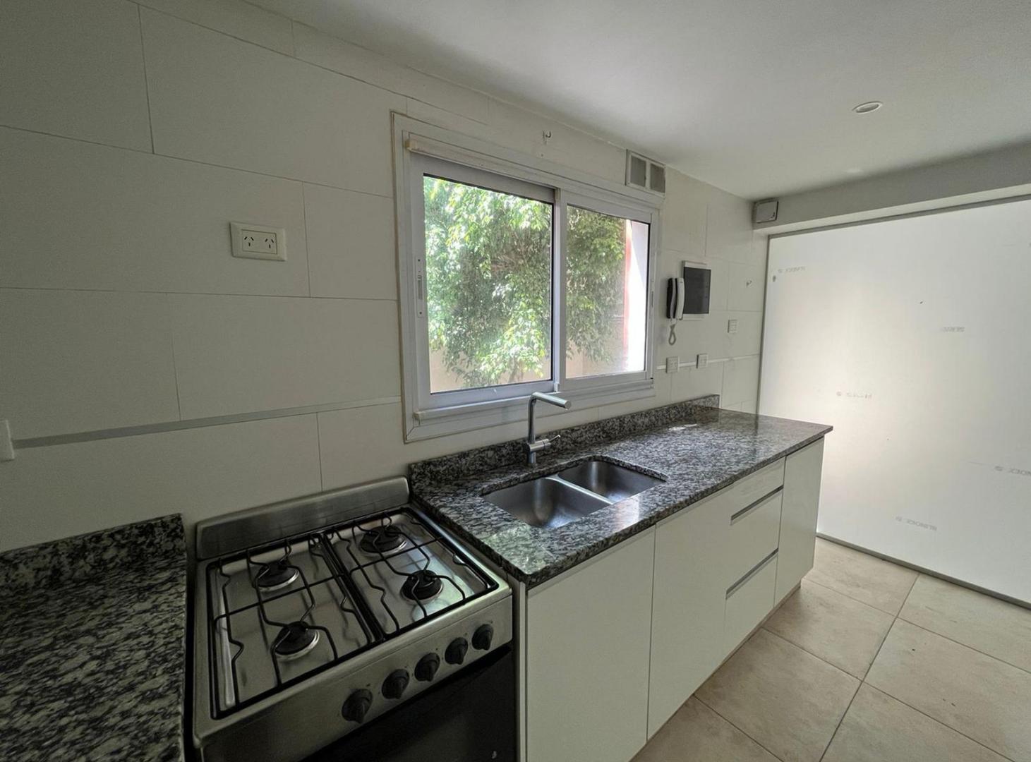 Foto de ALQUILER PROFESIONAL DEPARTAMENTO 3 AMBIENTES CON COCHERA Y BALCON, imagen 1