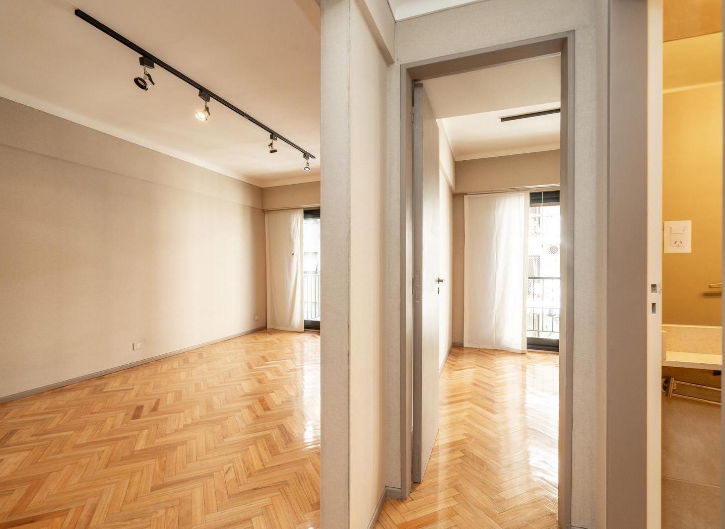 Foto de VENTA DEPARTAMENTO 2 AMBIENTES RECICLADO AL FRENTE CON BALCON EN, imagen 5