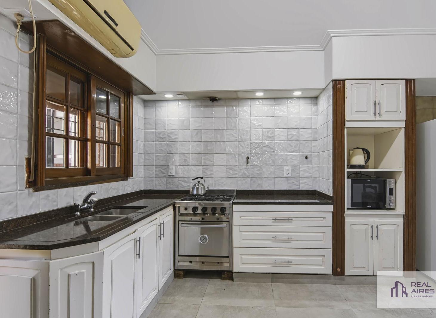 Foto de VENTA CASA CHALET 5 AMB CON PARQUE, QUINCHO Y GARAGE, BARRIO PARQUE, imagen 2