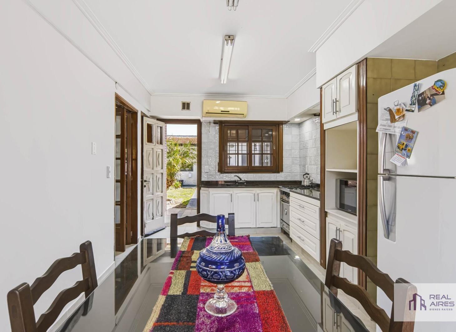 Foto de VENTA CASA CHALET 5 AMB CON PARQUE, QUINCHO Y GARAGE, BARRIO PARQUE, imagen 4