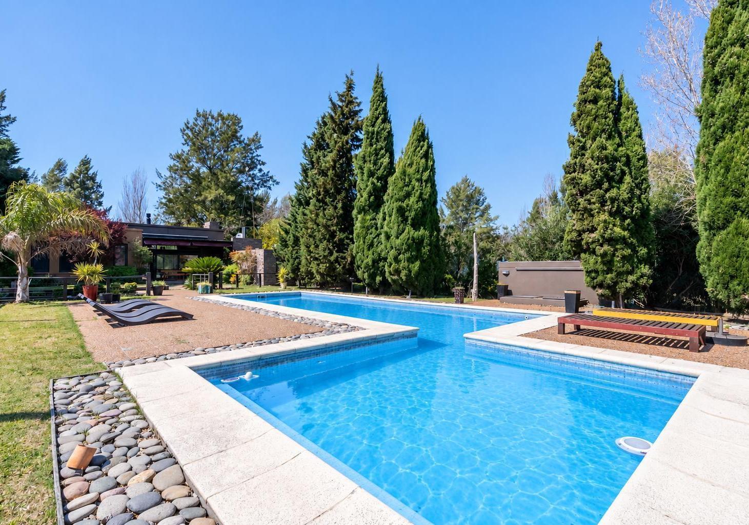 Foto de CASA EN VENTA 5 AMBIENTES AMOBLADA CON PILETA Y ACCESO AL LAGO |, imagen 3